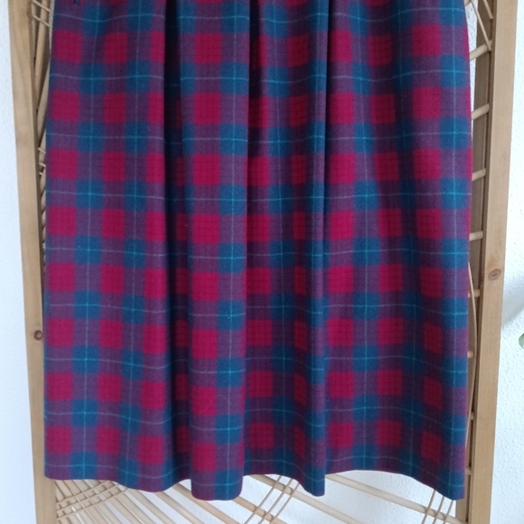Vintage Pendleton Plaid Pleated Wool Skirt / Size 16 - Picture 6 of 11